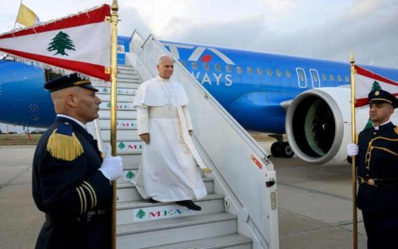 Папата Лав пристигна во Либан