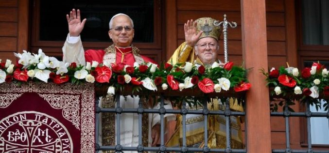 Благослов на Папата и Патријархот од балконот на Фанар