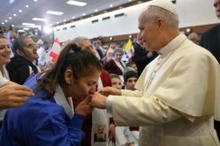 Папата посети болница во Либан: Не можеме да ги заборавиме најкревките