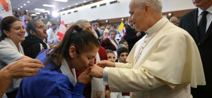 Папата посети болница во Либан: Не можеме да ги заборавиме најкревките