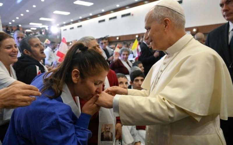 Папата посети болница во Либан: Не можеме да ги заборавиме најкревките