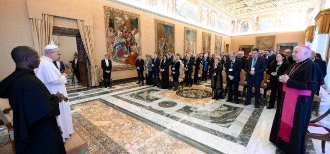 Лав XIV: „Новите генерации мора да бидат поддржани во нивната средба со вештачката интелигенција“