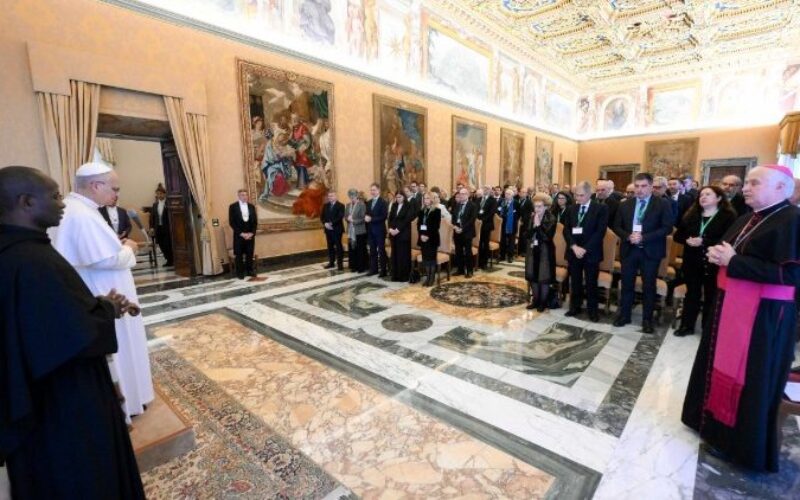 Лав XIV: „Новите генерации мора да бидат поддржани во нивната средба со вештачката интелигенција“