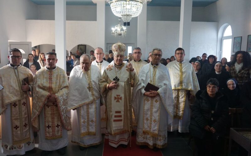 Во Стојаково епископот Стојанов ги изложи моштите на свети Климент за чествување