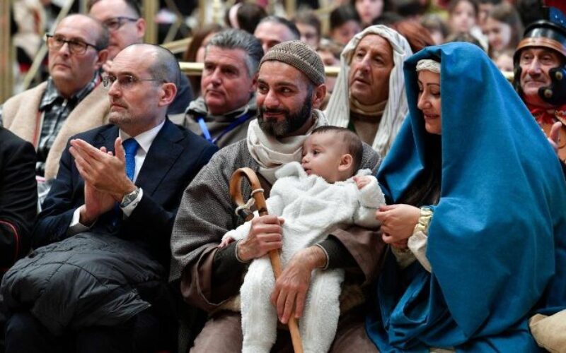 Папата: Витлеемските пештери се дар на светлина и надеж за нашиот свет