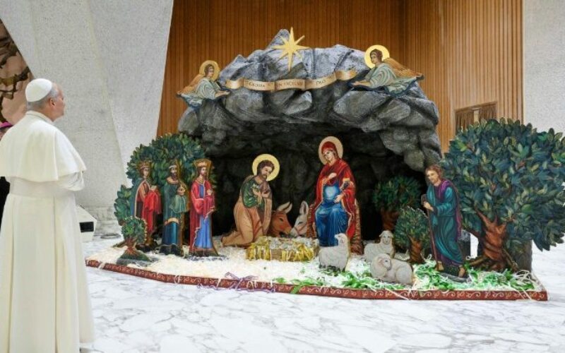 Папата се моли за жртвите од масакрот во Сиднеј: „Доста е антисемитското насилство“