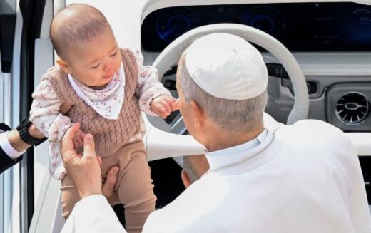 Генерална аудиенција: Неправедните инвестиции доаѓаат со „крвава цена од милиони човечки животи“