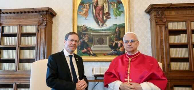 Папата во разговор со претседателот Херцог повторно ги осуди сите форми на антисемитизам