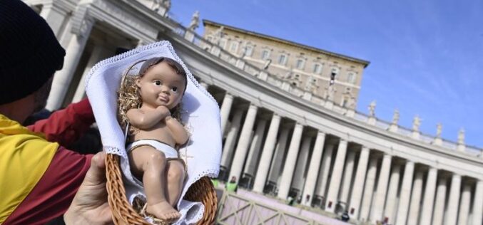 Папата: Да молиме сите деца во светот да можат да живеат во мир