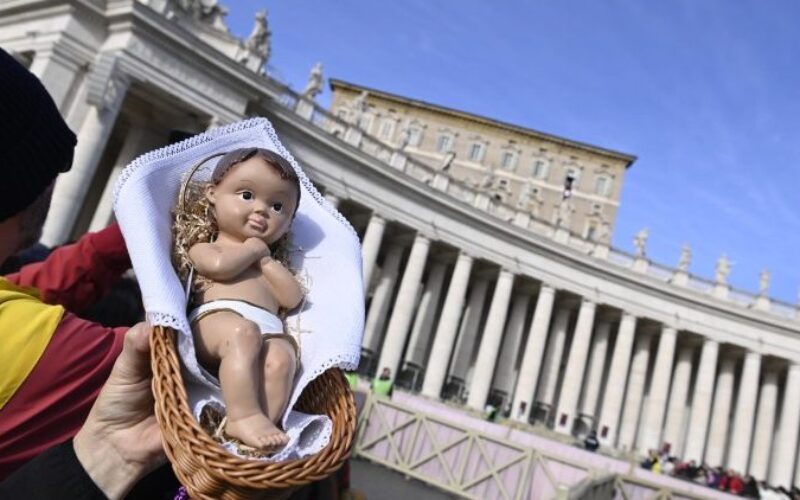 Папата: Да молиме сите деца во светот да можат да живеат во мир