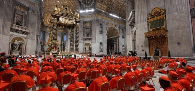 Папата Лав XIV го свика првиот конзисториум за време на неговиот понтификат