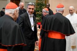 Папата: Ни треба помисионерска Курија која покажува единство во поделениот свет