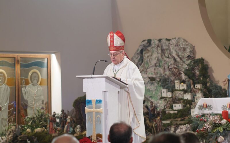 Во Скопската катедрала бискупот Стојанов служеше полноќна божиќна света Литургија