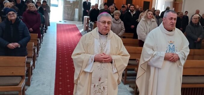 Затворени Светите врати во катедралата „Пресвето Срце Исусово“ во Скопје