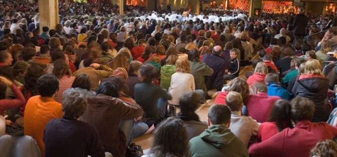 Папата до младите од Тезе: Бидете градители на мирот и носители на надежта