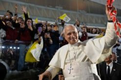 Папата до младите: Сè уште има време за сонување, планирање и правење добро