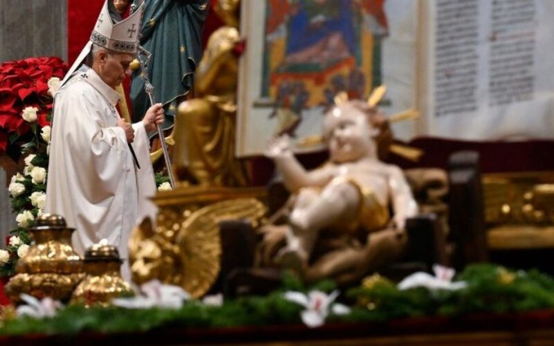 Папа: Светот нема да биде спасен со острење на мечеви, туку со простување и прифаќање на сите луѓе