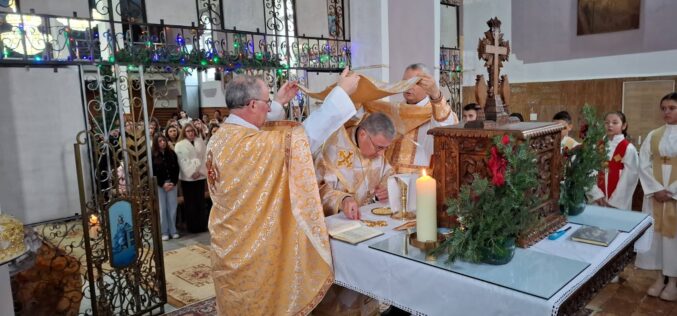 Епископот Стојанов на првиот ден од Божиќ служеше архиерејска Литургија во Нова Маала