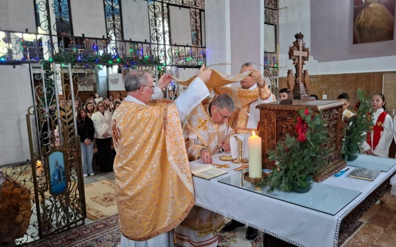 Епископот Стојанов на првиот ден од Божиќ служеше архиерејска Литургија во Нова Маала