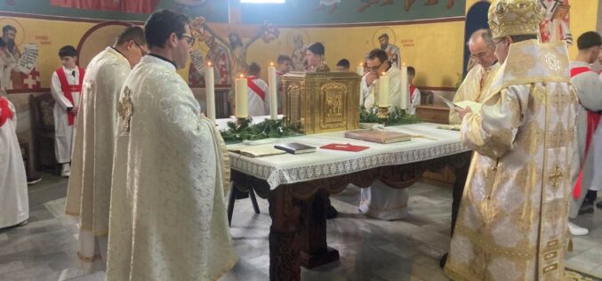 На празникот Свето Семејство епископот Стојанов служеше во Радово