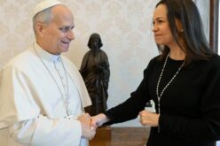 Папата се сретна со венецуелската добитничка на Нобелова награда, Марија Корина Мачадо