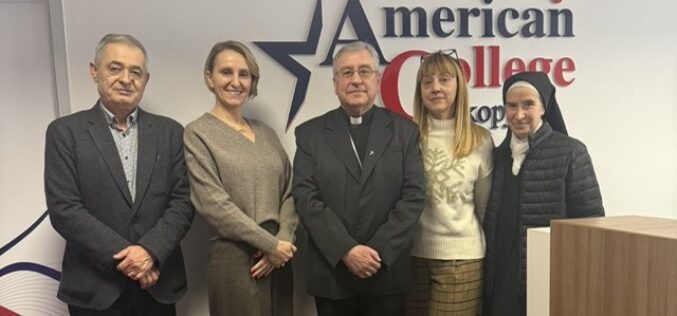 Бискупот Стојанов во посета на Универзитетот „Американ Колеџ Скопје“