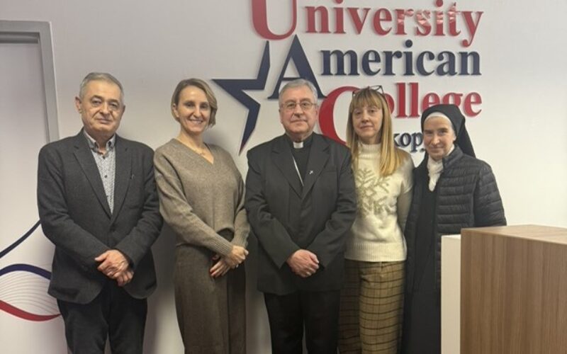 Бискупот Стојанов во посета на Универзитетот „Американ Колеџ Скопје“