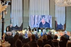 Ватикан и Италија бараат во светот да се забрани сурогат мајчинство