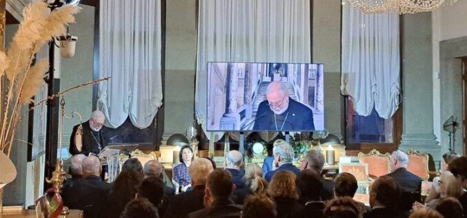 Ватикан и Италија бараат во светот да се забрани сурогат мајчинство