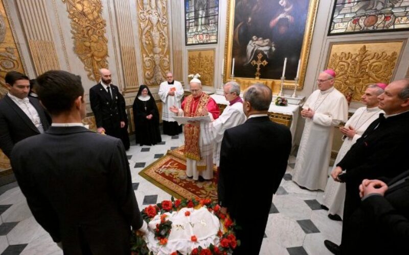 На празникот Света Агнеса папата Лав XIV доби на подарок јагниња