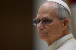 Папата до католичките медиуми: Засилете ги гласовите за помирување, разоружајте ги срцата