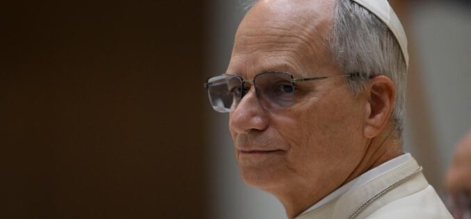 Папата до католичките медиуми: Засилете ги гласовите за помирување, разоружајте ги срцата