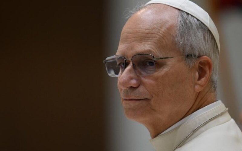 Папата до католичките медиуми: Засилете ги гласовите за помирување, разоружајте ги срцата