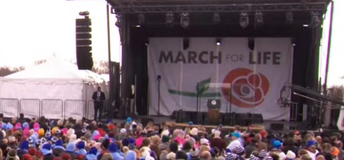 Папата упати порака до учесниците на „Марш за живот“: Општеството е здраво само кога ја штити светоста на човечкиот живот