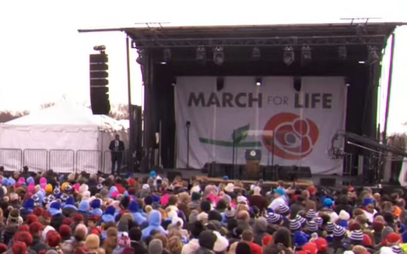 Папата упати порака до учесниците на „Марш за живот“: Општеството е здраво само кога ја штити светоста на човечкиот живот