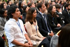 Папата до младите политичари: Нема да има мир ако ги отфрлиме најслабите