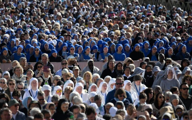 Посветените лица се знаци на надеж среде искушенијата на светот