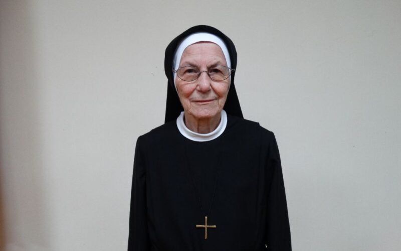 Почина сестра Агнела, (Емилија Спајиќ)