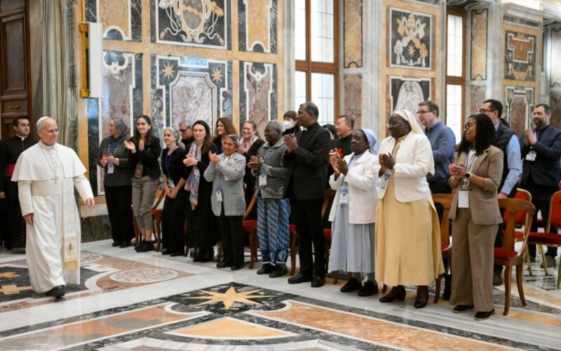 Папа Лав XIV: Недостига напредок во заштитата на децата без грижа и права