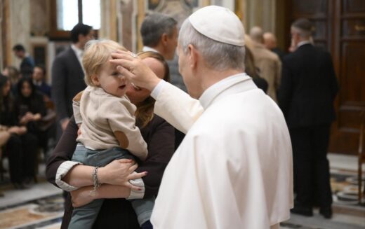Папата им се заблагодари на вработените во Ватикан за нивната дискретна и драгоцена служба