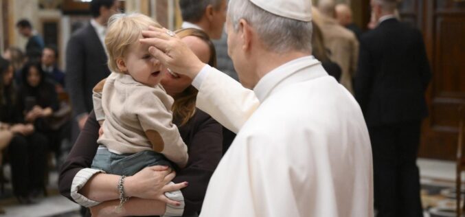 Папата им се заблагодари на вработените во Ватикан за нивната дискретна и драгоцена служба