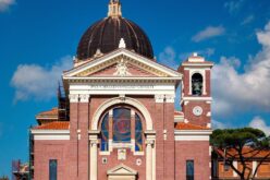 Папата Лав XIV во пасторална посета на римска парохија во Остија