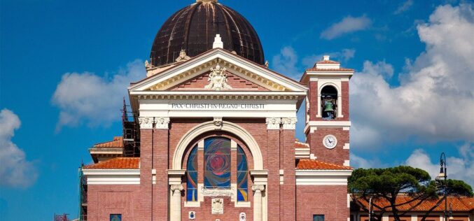 Папата Лав XIV во пасторална посета на римска парохија во Остија