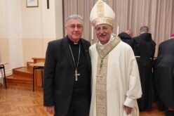 Бискупот Стојанов сослужуваше на хиротонијата на бискупот Миро Релота