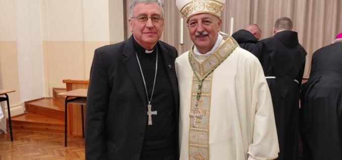 Бискупот Стојанов сослужуваше на хиротонијата на бискупот Миро Релота