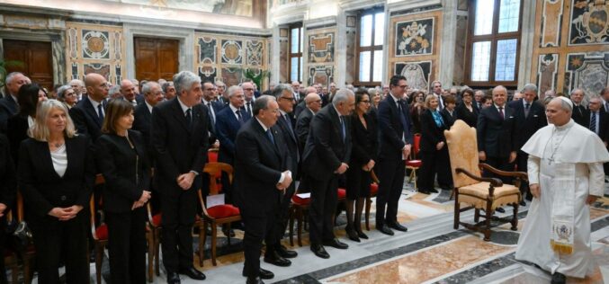 Папата: Граѓанската слога им овозможува на сиромашните да бидат прифатени, а услугите да стигнат до сите