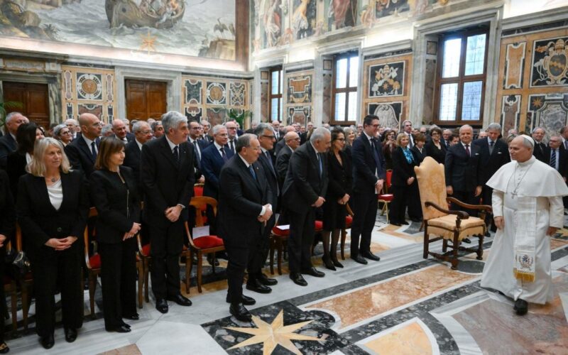 Папата: Граѓанската слога им овозможува на сиромашните да бидат прифатени, а услугите да стигнат до сите