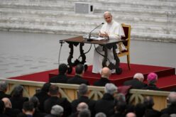 Папата во дијалог со свештениците од Рим: Бидете пријатели, пазете се од љубомората и интернетот