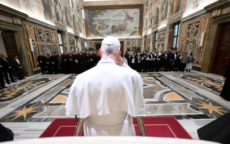 Папата до Мисионерските облати на Марија Безгрешна и Сестрите на Пресвета Богородица на Апостолите: Бидете одраз на Божјата љубов во светот