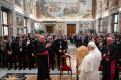 Папата: Избегнувајте наивност и „пророци на пропаст“